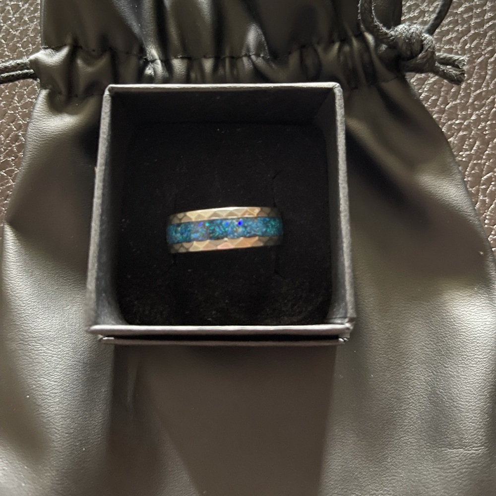 Men’s size 11 titanium wedding band